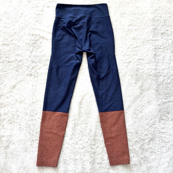 Outdoor Voices Dipped Warmup Leggings - Picture 3 of 9